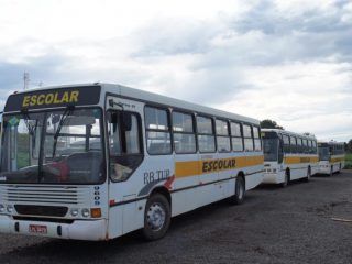 Veículos responsáveis pelo transporte escolar do município passam por vistoria