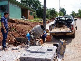 Gilso Paz visita obras da Rua Scharlau