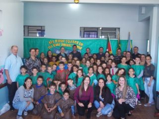 Horas cívicas nas escolas municipais homenagearam Tio Hugo pelos seus 17 anos