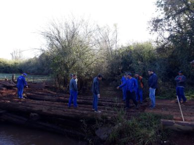 Ponte sobre o Arroio Grande na comunidade de Polígono do Erval passa por recuperação
