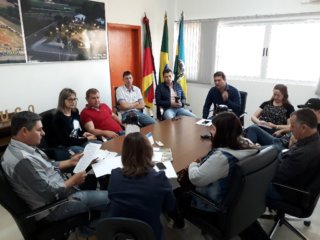 Empreendedores instalados na incubadora industrial participaram de reunião com o Executivo municipal