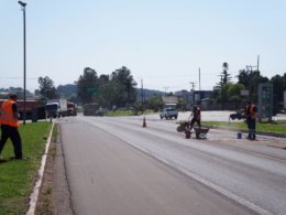 Iniciada a instalação de redutores de velocidade na BR-386 entre os postos de combustíveis no perímetro urbano de Tio Hugo
