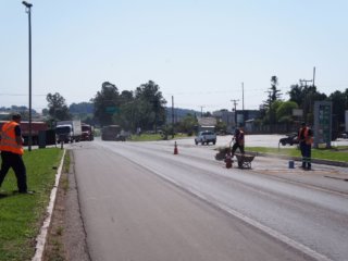 Iniciada a instalação de redutores de velocidade na BR-386 entre os postos de combustíveis no perímetro urbano de Tio Hugo