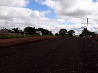 Administração Municipal realiza melhorias em vias laterais