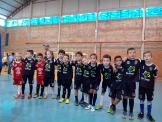 Equipe Sub-07 de Tio Hugo fica em terceiro lugar em torneio regional de futsal