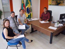 Prefeito Gilso Paz transmite cargo ao vice Geder Follmer