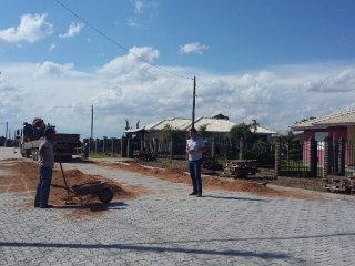 Com investimento de aproximadamente R$ 170 mil pavimentação de ruas no Bairro Progresso é finalizada