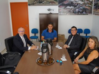 Reunião com representantes do Banrisul discute ampliação da unidade de atendimento de Tio Hugo