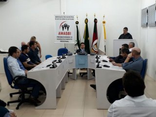 Prefeito participa de reunião ordinária da Amasbi em Gramado Xavier