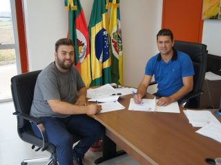 Administração Municipal aumenta repasse para a Associação Universitária dos Estudantes de Tio Hugo