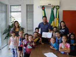 Estudantes visitam a prefeitura municipal