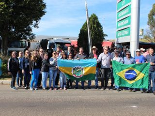 Poder Executivo Municipal de Tio Hugo participa da manifestação dos Caminhoneiros