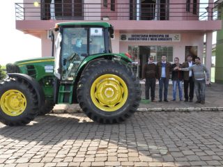 Administração Municipal de Tio Hugo recebe novo trator