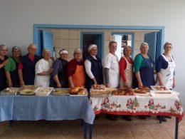Merendeiras e profissionais de limpeza do município passam por capacitação