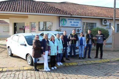 Secretaria Municipal de Saúde recebe dois novos veículos