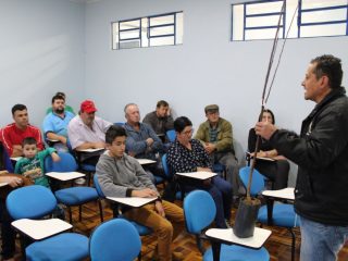 Secretaria municipal de Agricultura e Meio Ambiente promove curso sobre manutenção de pomares