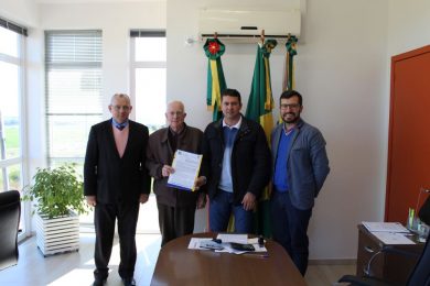 Prefeito Gilso Paz recebe a visita de representantes do Hospital da Cidade de Passo Fundo