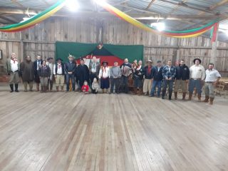 Tio Hugo recebe os cavaleiros da Chama Crioula