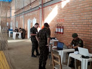 Jovens alistados no Serviço Militar passam pela Comissão de Seleção