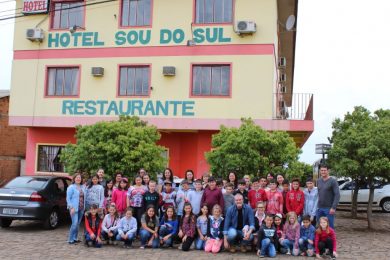 Alunos das escolas Antonio Parreiras e Laurentino Machado participam de mais uma atividade do projeto “Viajando Pela Rota”
