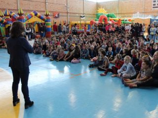 Alunos da rede municipal de ensino participam de atividade diferenciada que celebra o Dia das Crianças