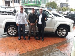 Prefeito participa do ato de entrega de veículo que será utilizado no Patrulhamento Rural na região