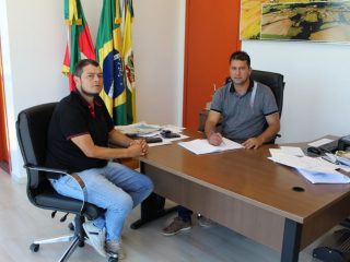 Gilso Paz transmite o cargo para o vice prefeito Geder Follmer