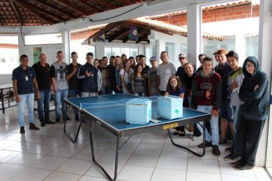 Tio Hugo desenvolve projeto de preservação de abelhas nativas sem ferrão