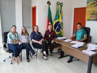 Gilso Paz participa de reunião com representantes do Simuth