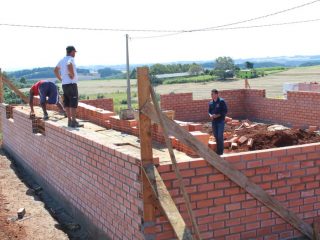 Prefeito visita as obras da casa mortuária