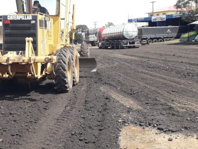 Obras: Equipes trabalham na manutenção e recuperação de vias