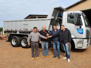 Administração Municipal de Tio Hugo recebe novo caminhão caçamba