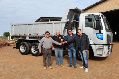 Administração Municipal de Tio Hugo recebe novo caminhão caçamba