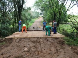 Administração municipal realiza reforma de ponte na comunidade de Polígono do Erval