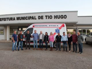 Secretário estadual Covatti Filho visita Tio Hugo