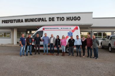 Secretário estadual Covatti Filho visita Tio Hugo