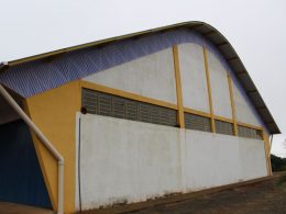 Quadra esportiva da escola Antonio Parreiras recebe melhorias