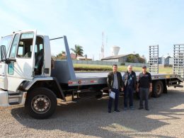 Município adquire prancha pra transporte de máquinas pesadas