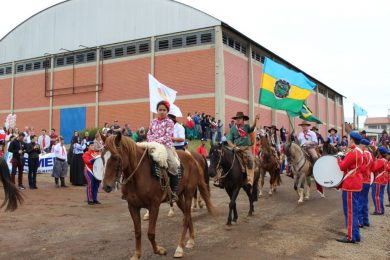 Desfile em comemoração a Semana Farroupilha foi realizado no dia 20 de setembro