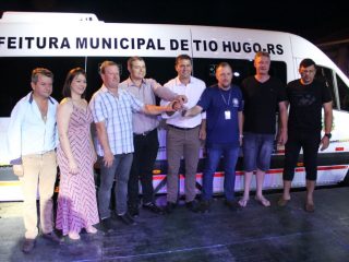 Município de Tio Hugo recebe Van 0 KM