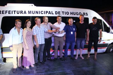 Município de Tio Hugo recebe Van 0 KM