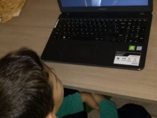 Profissionais da educação, professores, pais e alunos se reinventam para dar continuidade ao ano letivo em casa