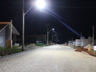 Rua Salvador no Núcleo Habitacional Sippel recebe iluminação de Led