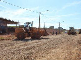 Melhorias na via lateral em frente a estabelecimentos comerciais às margens da BR-386