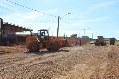 Melhorias na via lateral em frente a estabelecimentos comerciais às margens da BR-386