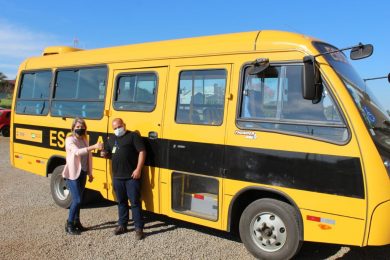Tio Hugo recebe ônibus escolar zero quilometro