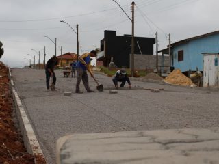 Após a conclusão de ruas no Nossa Senhora Aparecida nova etapa de obras de pavimentação chega aos bairros Rabelo e Boa Esperança
