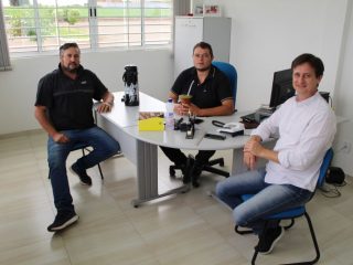 Vice-prefeito Geder Follmer recebe a visita de Clair Kuhn