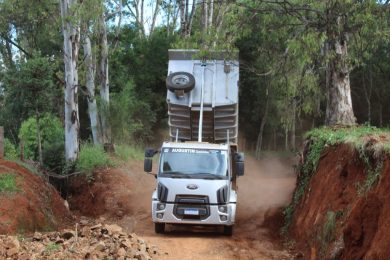 De ponta a ponta: Secretaria de Obras executa melhorias em estradas vicinais de todas as comunidades