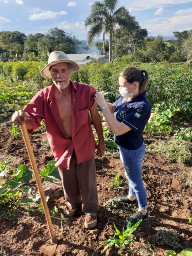 VACINAÇÃO COVID-19: Aplicação da dose de reforço para idosos será feita em domicílio